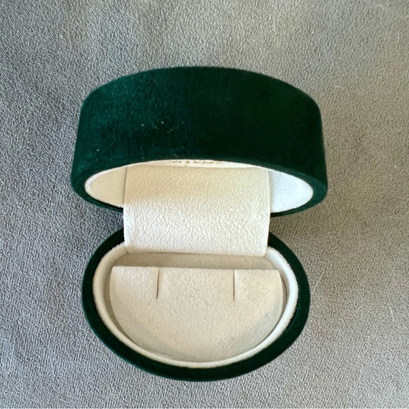 ESTELLE Earrings Box 2.60x1.90x1.50 inches - Picture 2 of 4